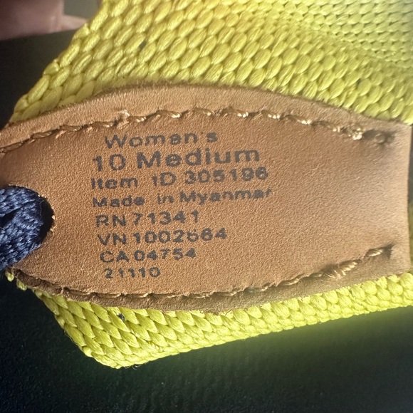 L.L. Bean flip flops - Picture 6 of 6